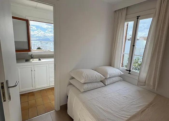 Atico Con Terraza Y Vistas Al Mar En Primera Linea